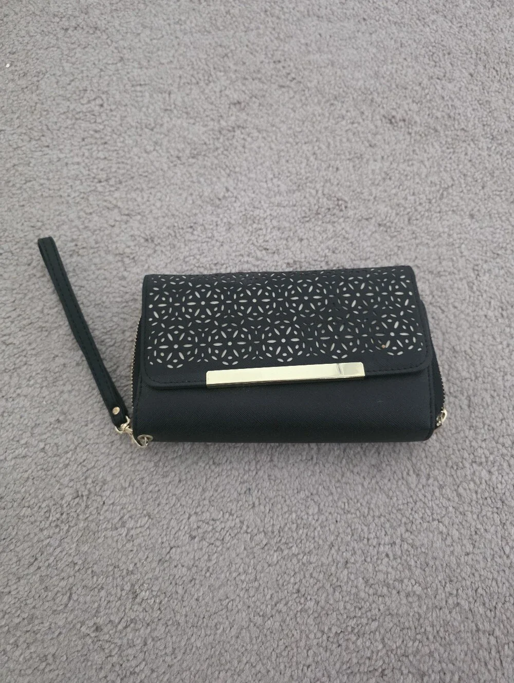 Black And Gold Zippered Clutch/wristlet